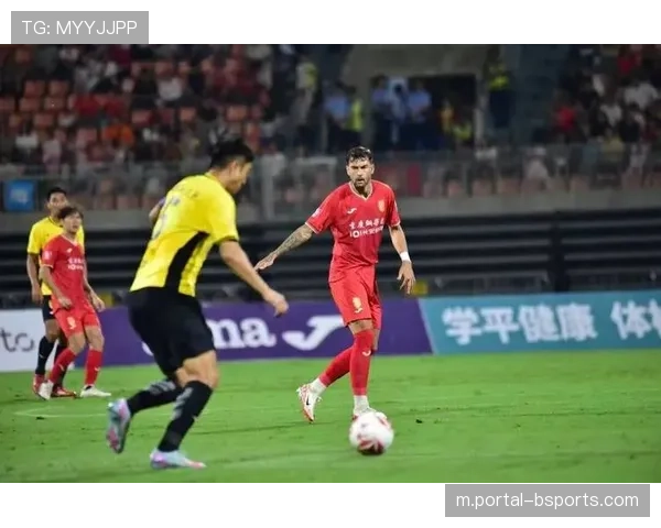 郑钧蔚闪耀中甲赛场,佛山南狮半场领先上海嘉定汇龙 郑钧蔚闪耀中甲赛场,佛山南狮半场领先上海嘉定汇龙